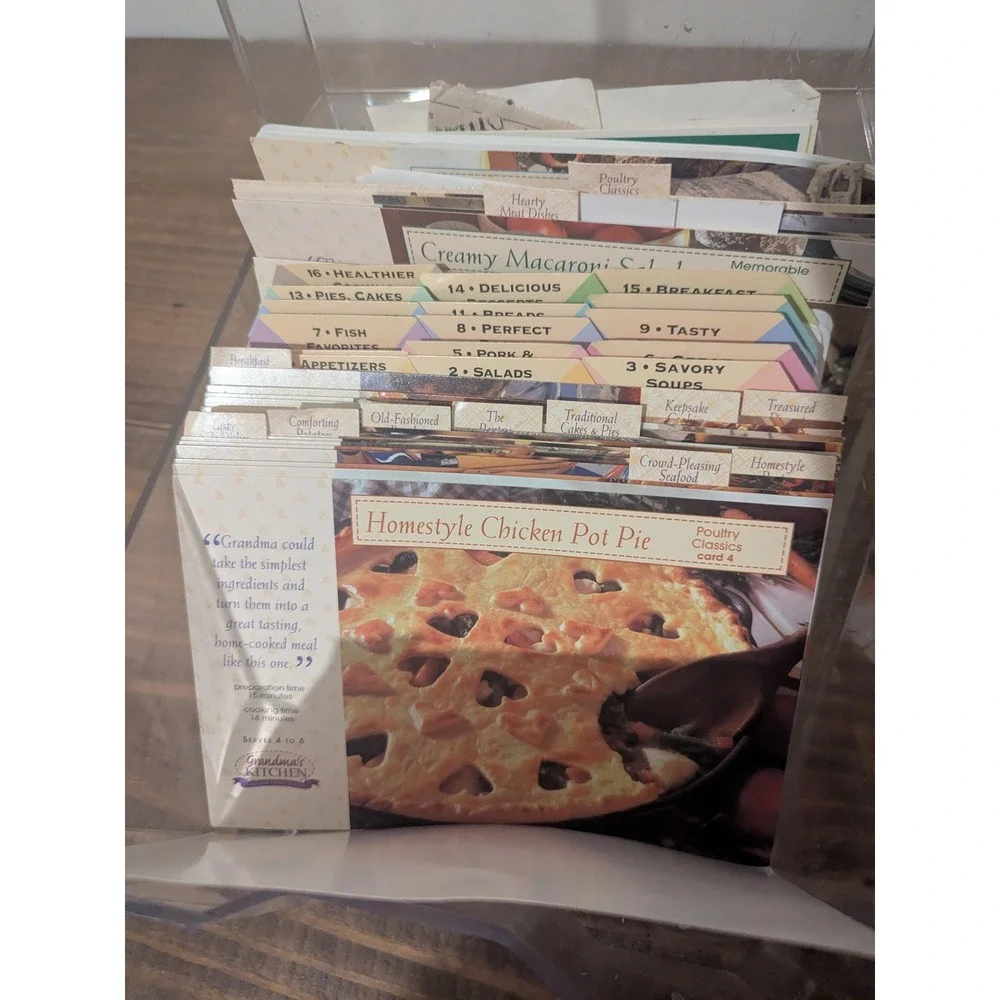 Vtg Plastic Recipe Box Index Card Collection Clippings‎ Typed Grandma's Kitchen
